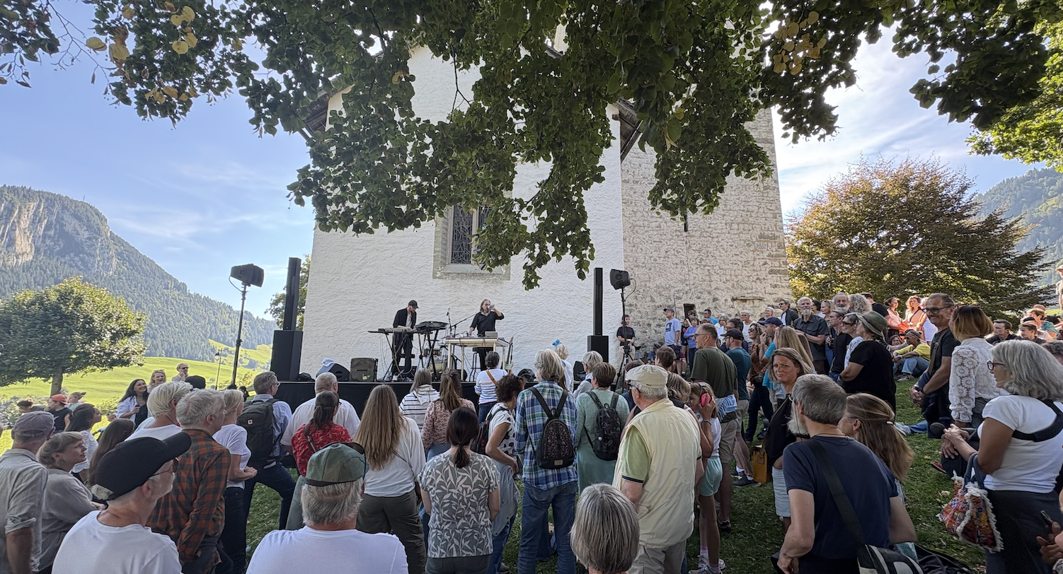 Château-d'Oex: un concert exceptionnel dans les jardins du Temple avec Stephan Eicher